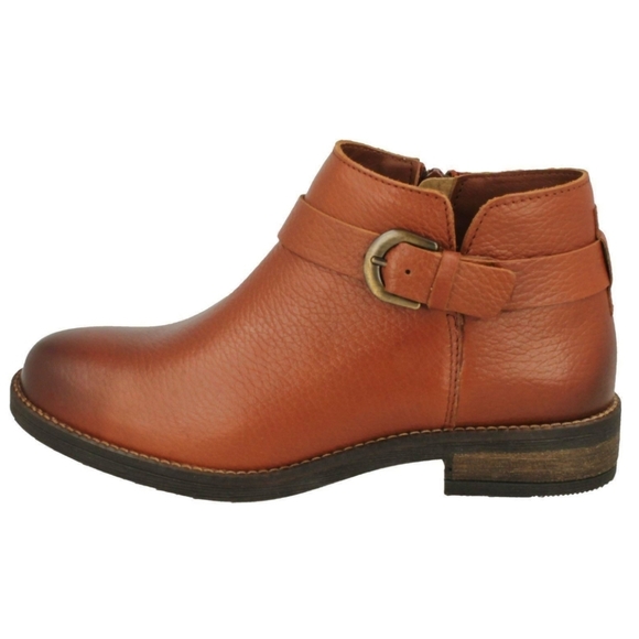 clarks demi tone